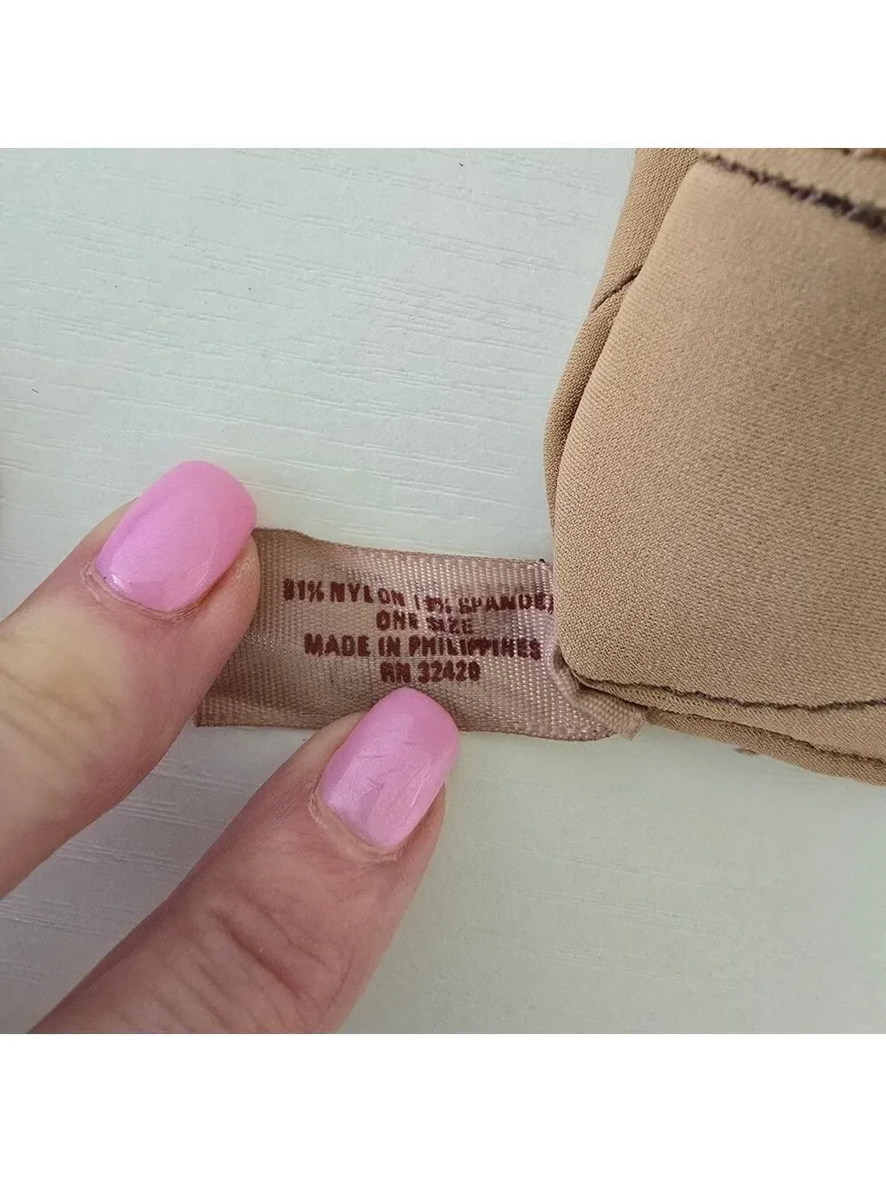 Leggs Sheer Energy Classic Tan Women's Stretchy Gloves with Brown Accent - OS